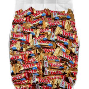Twix Chocolate Candy Bars - Fun Size Individually Wrapped Bulk Bars - Caramel Milk Chocolate Cookie Blend - Yummy Chew - 25 Pack