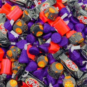 Valentine's Dark Chocolate Candy Mix HERSHEY'S KISSES, KITKAT, NUGGETS Truffles, ReesesCups 4 Pound Bag - 160 Count